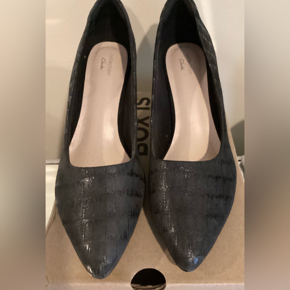 original box, Clarks “Illeana Tulip” black print heels- LIKE NEW!